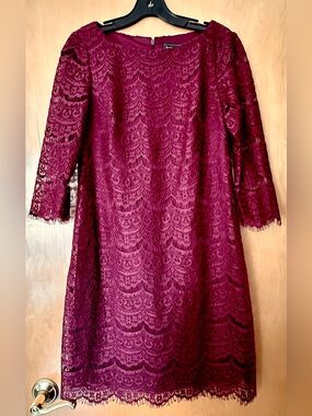 Jessica Howard Burgundy Lace Shift Dress with Three-Quarter Sleeves